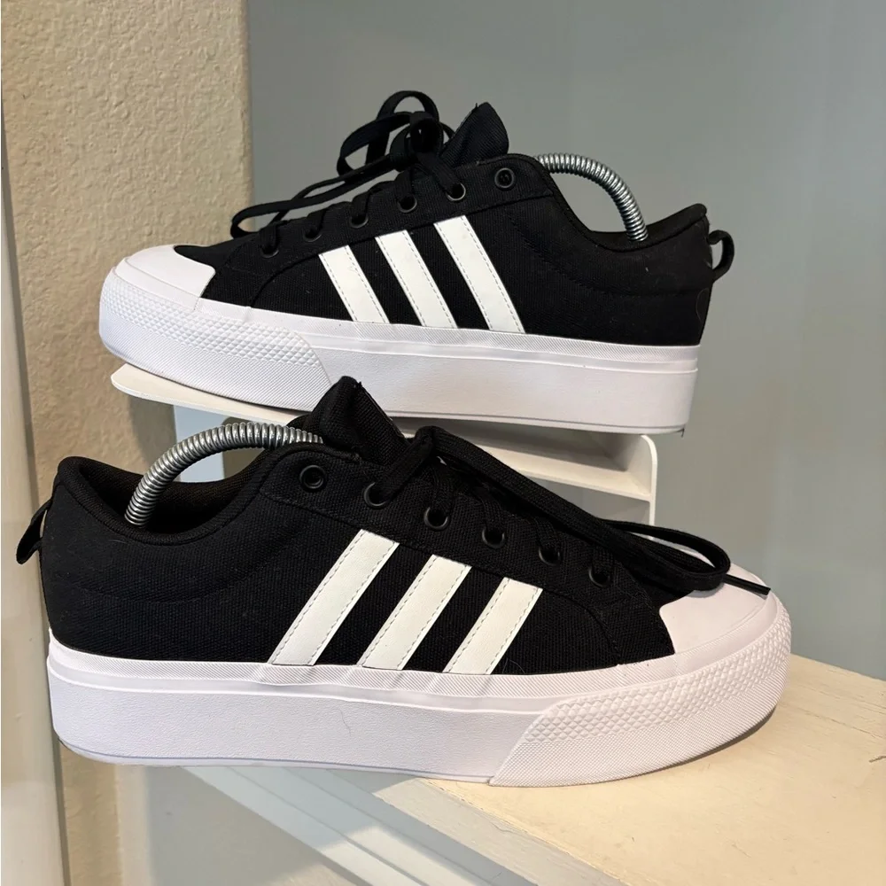 Adidas Bravada 2.0 Black/White Womens U.S Size 10.5 IE2310